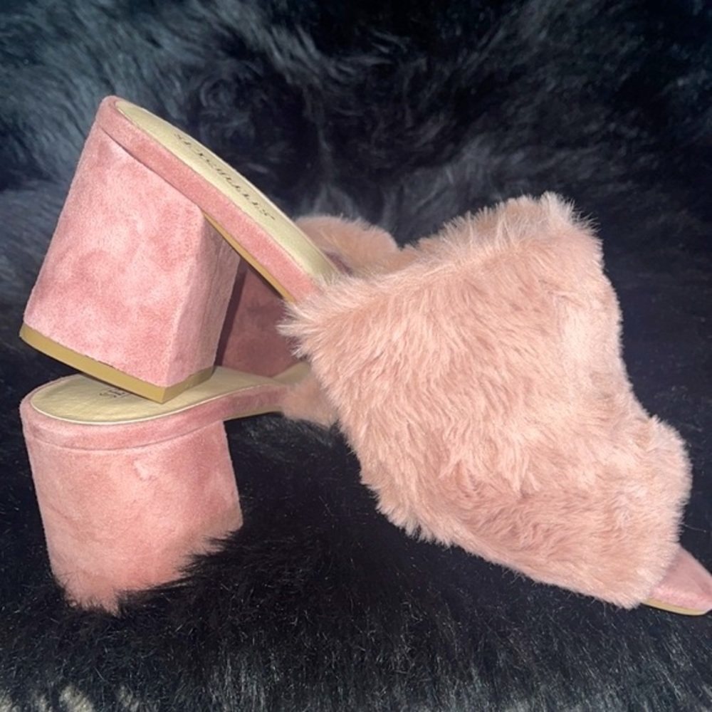 Seychelles Limited Edition Soft Pink Faux Fur & Suede Adapt Sandles SZ 10 NWTIB
